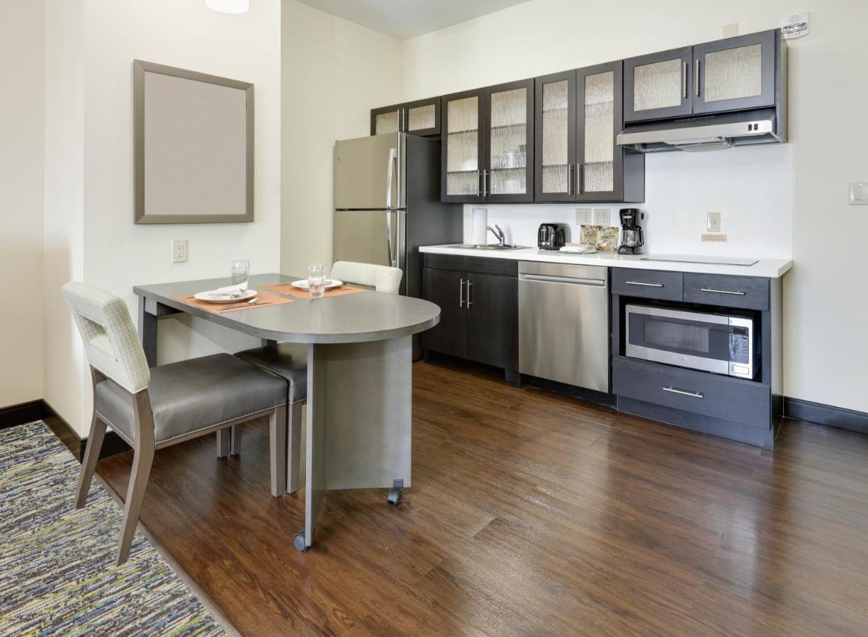 Candlewood Suites Dallas Nw - Farmers Branch By Ihg Екстериор снимка